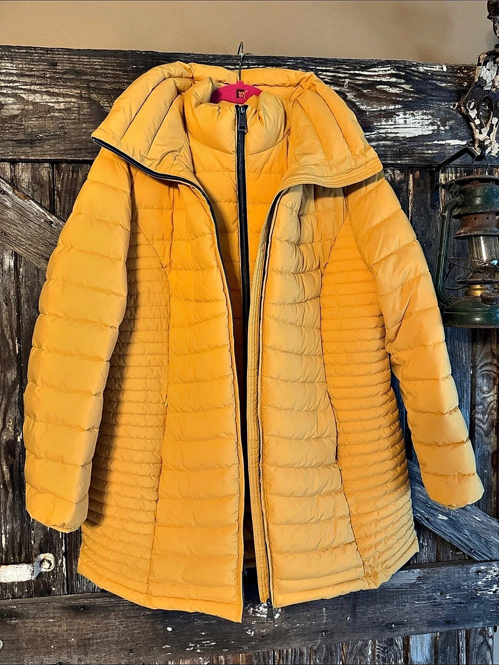 DKNY Hooded Puffer Jacket with 2 Layer Zip in Yellow XL Like New